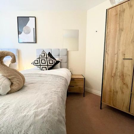 Best Price - Amazing 2 Bed 2 Bath - 4 Singles Or Super King Beds, 10 Min Walk To City Centre, 5 Minute Walk To Mayflower Theatre, Smart Tv, Ensuite, Balcony, Free Parking Southampton Luaran gambar