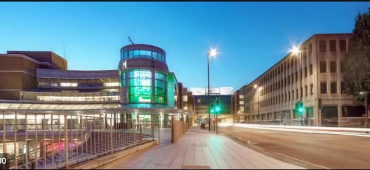 Best Price - Amazing 2 Bed 2 Bath - 4 Singles Or Super King Beds, 10 Min Walk To City Centre, 5 Minute Walk To Mayflower Theatre, Smart Tv, Ensuite, Balcony, Free Parking Southampton Luaran gambar