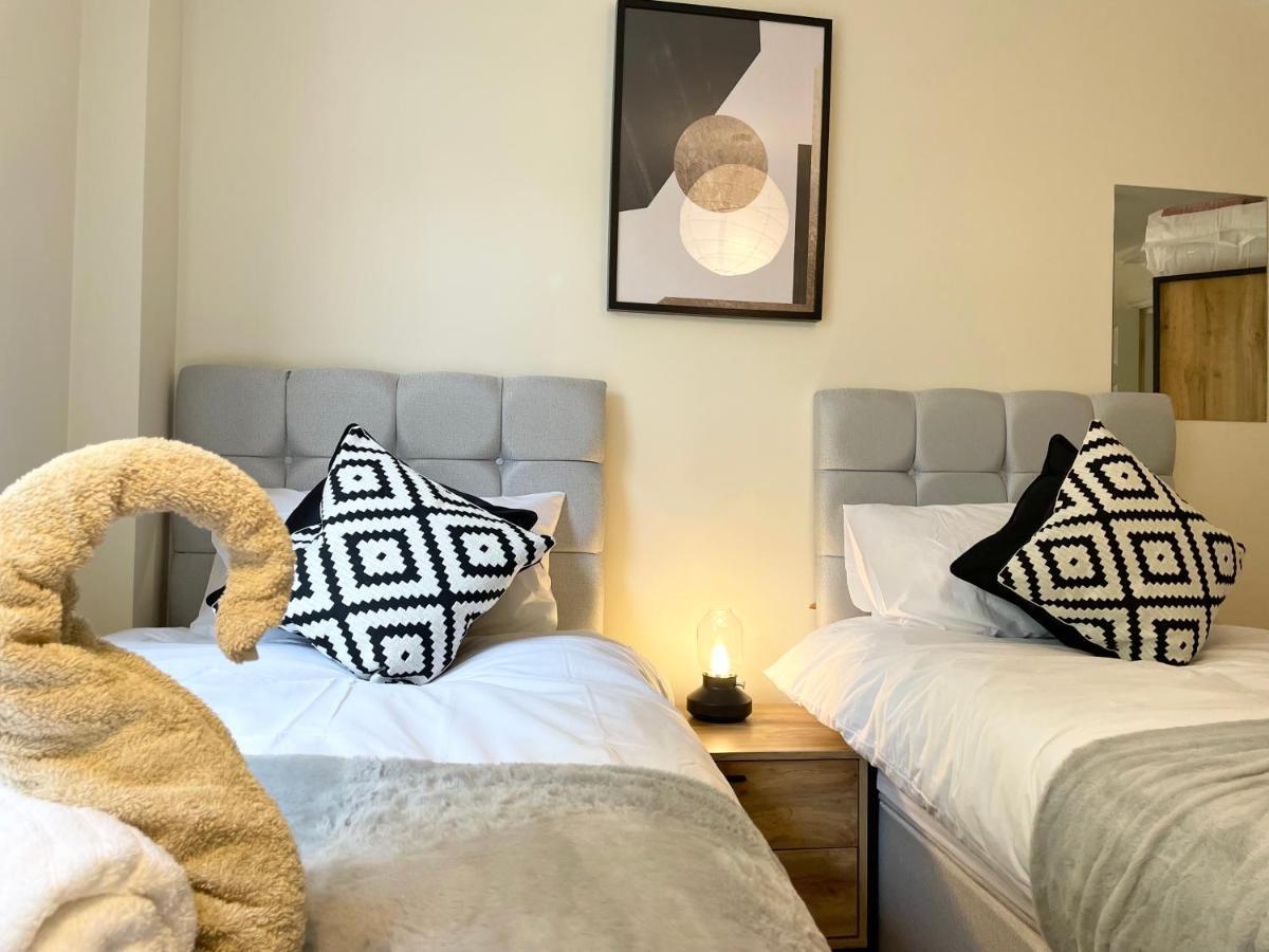Best Price - Amazing 2 Bed 2 Bath - 4 Singles Or Super King Beds, 10 Min Walk To City Centre, 5 Minute Walk To Mayflower Theatre, Smart Tv, Ensuite, Balcony, Free Parking Southampton Luaran gambar